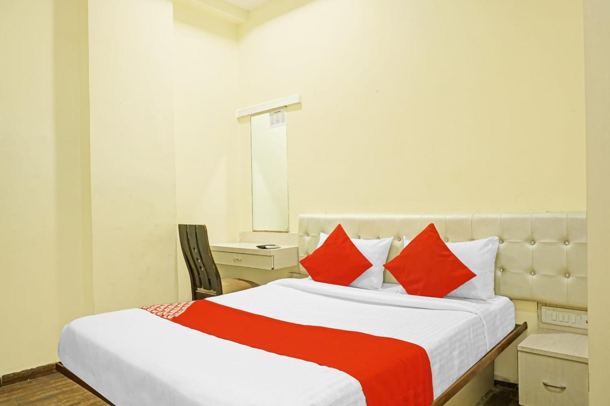 Hotel OYO Flagship 85723 Felicita Nx Mundhva Exterior foto